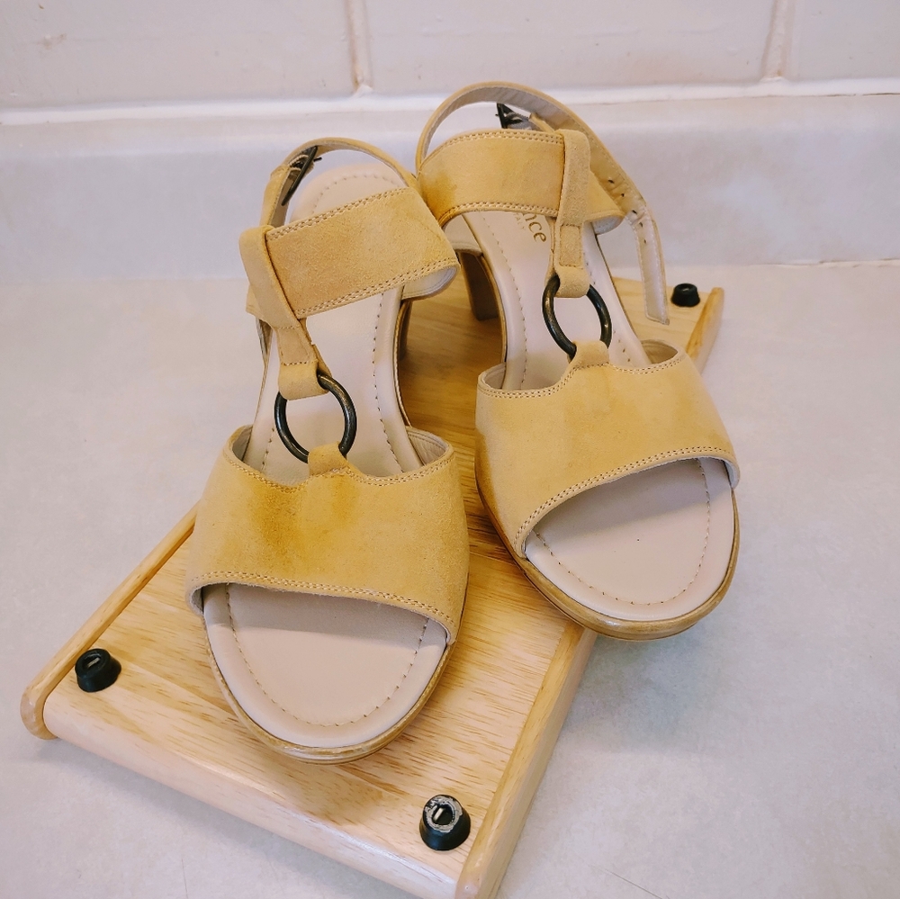 SUNDANCE LIGHT YELLOW SUEDE MADE IN ITALY CHUNKY HEEL SANDALS WOMEN'S SIZE 8 - Picture 3 of 11
